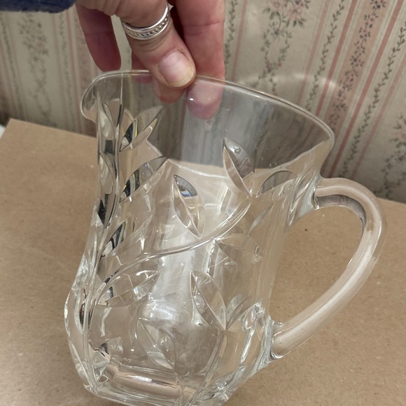 VINTAGE RCR Italian Crystal Leaf Pattern Pitcher 40oz with Lauras leaves - Picture 2 of 7
